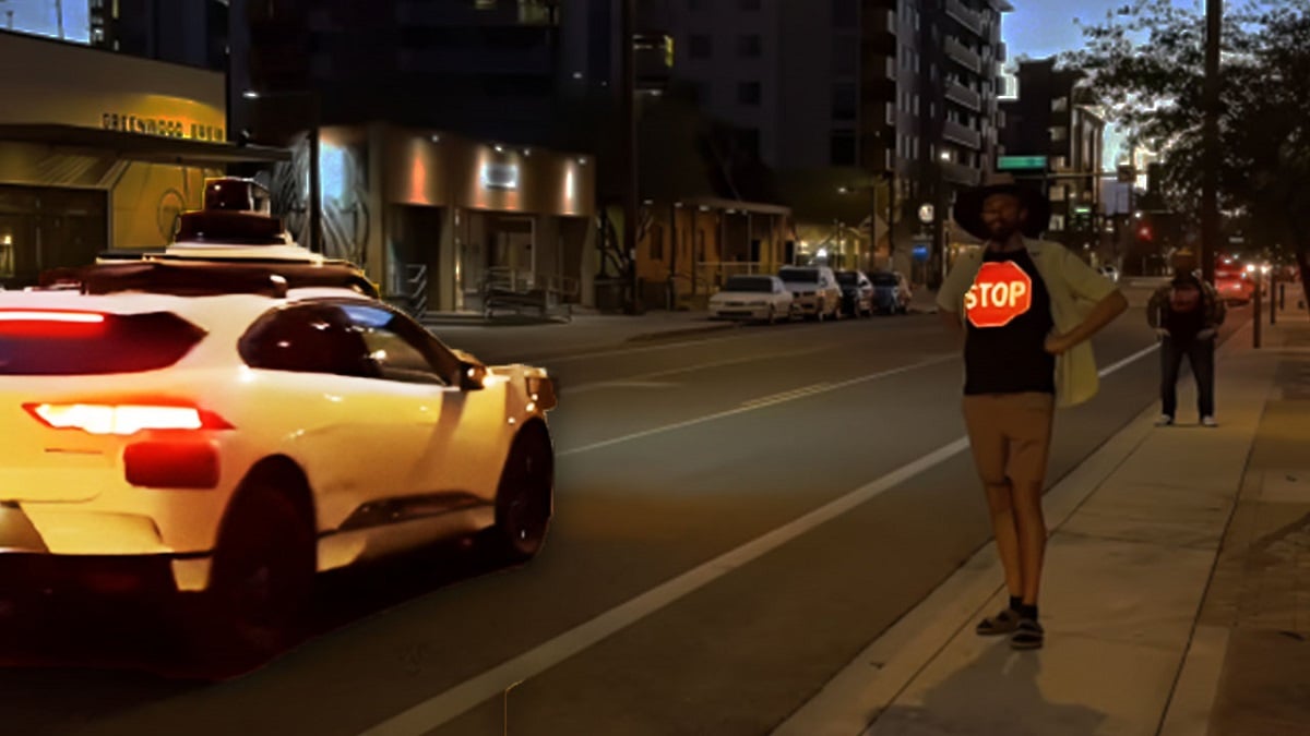 Πώς μπορούμε να ξεγελάσουμε ένα ρομποτικό αυτοκίνητο μόνο με ένα μπλουζάκι (βίντεο)