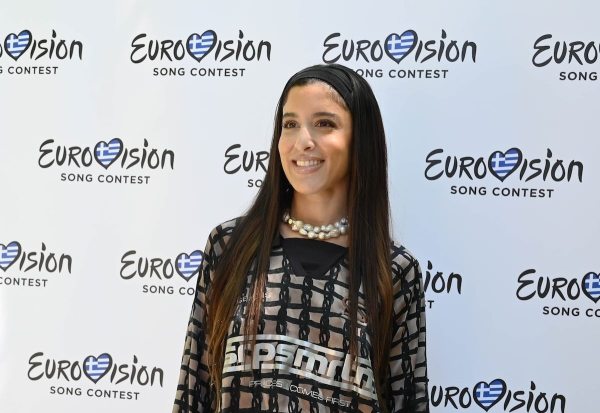 Μαρίνα Σάττι: Αναχώρησε για τη Eurovision 2024 και αποκάλυψε το χρώμα του φορέματός της στη σκηνή