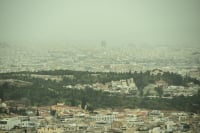 Θολό τοπίο: Η Αθήνα πνίγεται στην αφρικανική σκόνη και οι ειδικοί προειδοποιούν