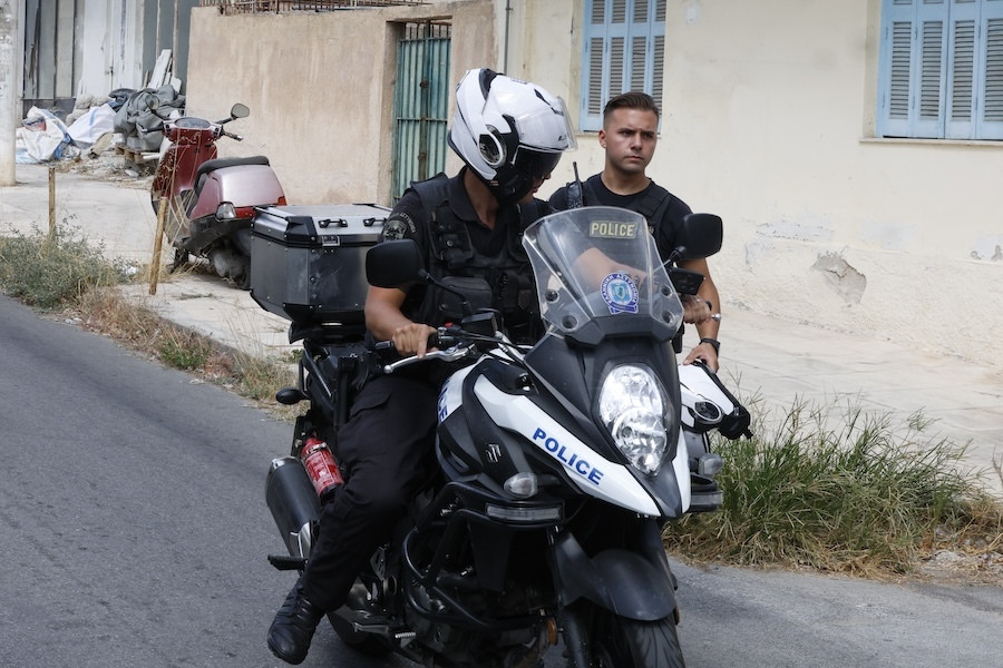 Οδηγός μηχανής πέταξε τσάντα με χειροβομβίδες ύστερα από καταδίωξη στο Κερατσίνι, 31 Αυγούστου 2024