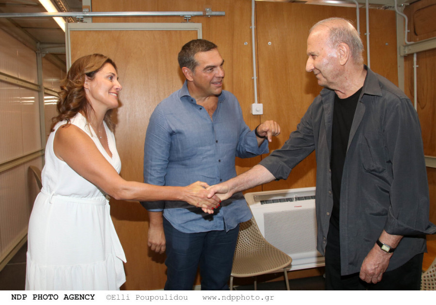 alexis-tsipras-mpety-baziana-dimitris-koutsoumpas-theatro-oresteia-aisxylou-04_c3d19.jpg