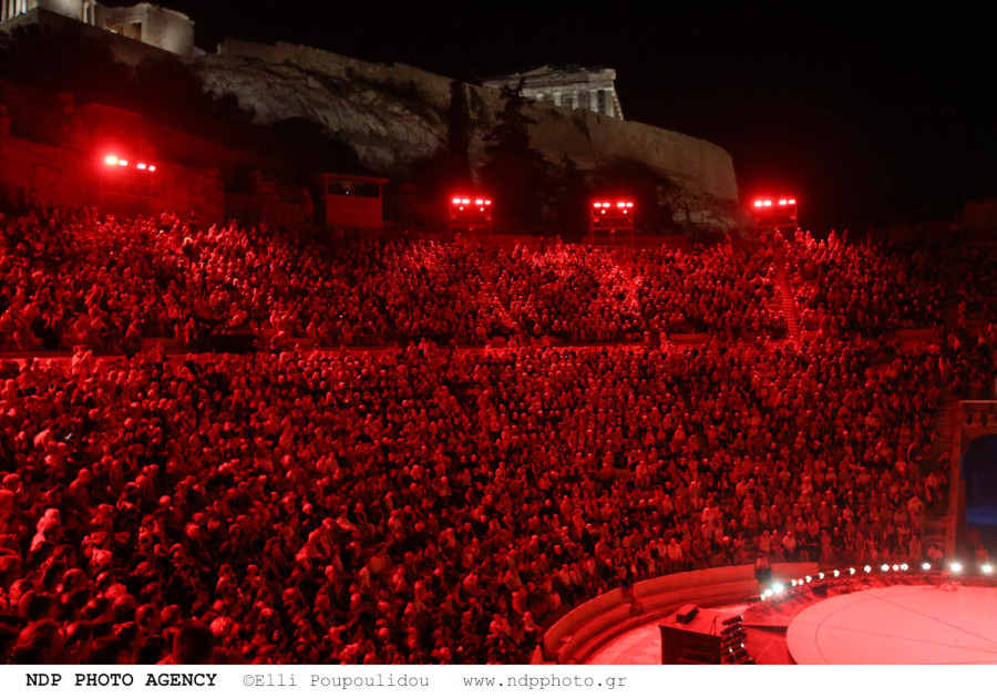 alexis-tsipras-mpety-baziana-dimitris-koutsoumpas-theatro-oresteia-aisxylou-09_cdb9e.jpg