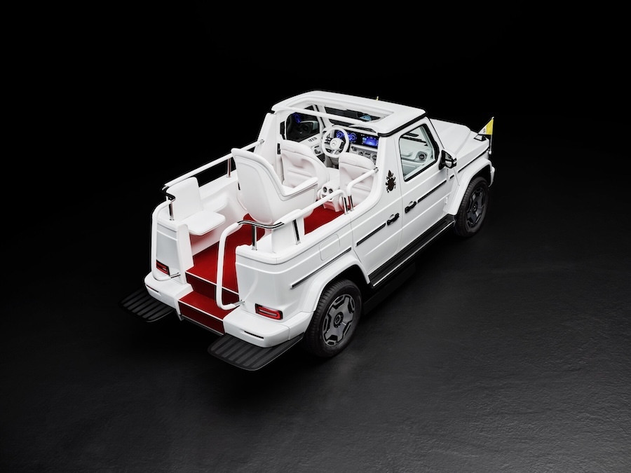 Η Mercedes παρέδωσε στον Πάπα Φραγκίσκο το πρώτο ηλεκτρικό «Popemobile» (βίντεο)