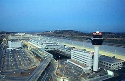 Τρεις γάμοι και μία κηδεία…