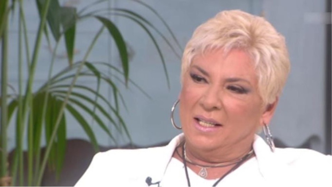 Τρεις γάμοι και μία κηδεία…