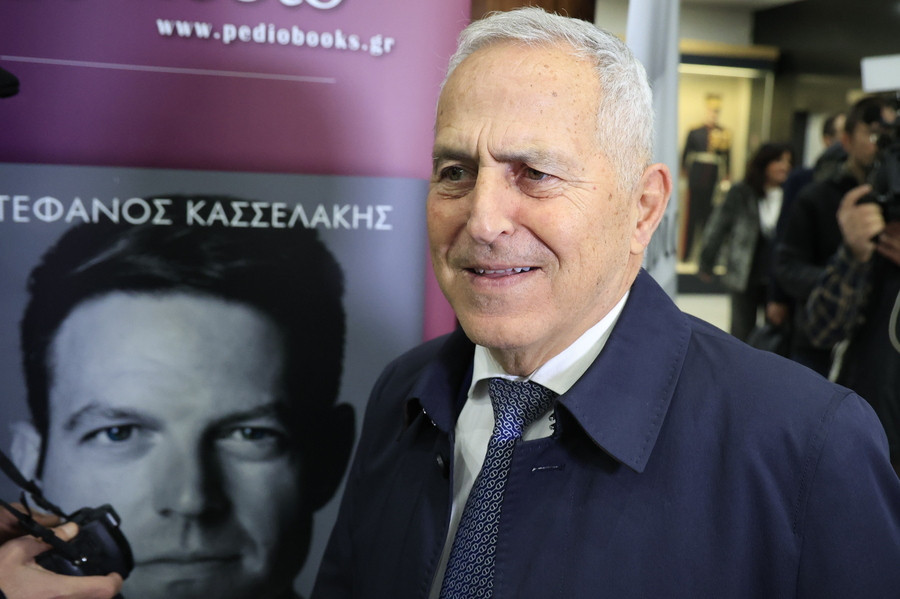 stefanos-kasselakis-parousiasi-vivlio-05_9175a.jpeg