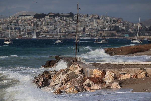 Καιρός: Αλλάζει απότομα από το απόγευμα της Κυριακής με καταιγίδες και ανέμους