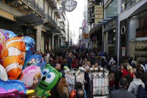 Τα Χριστούγεννα δεν «ζέσταναν» την αγορά – Σε χαμηλά επίπεδα ο τζίρος