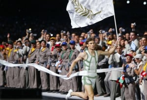 Γιώργος Σαμπάνης: Αγνώριστος ο τραγουδιστής στην τελετή έναρξης των Ολυμπιακών Αγώνων Αθήνα 2004