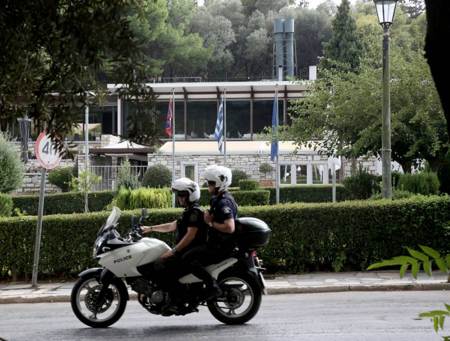 Στην Ασφάλεια άτομα που παρακολουθούσαν οικονομικό παράγοντα