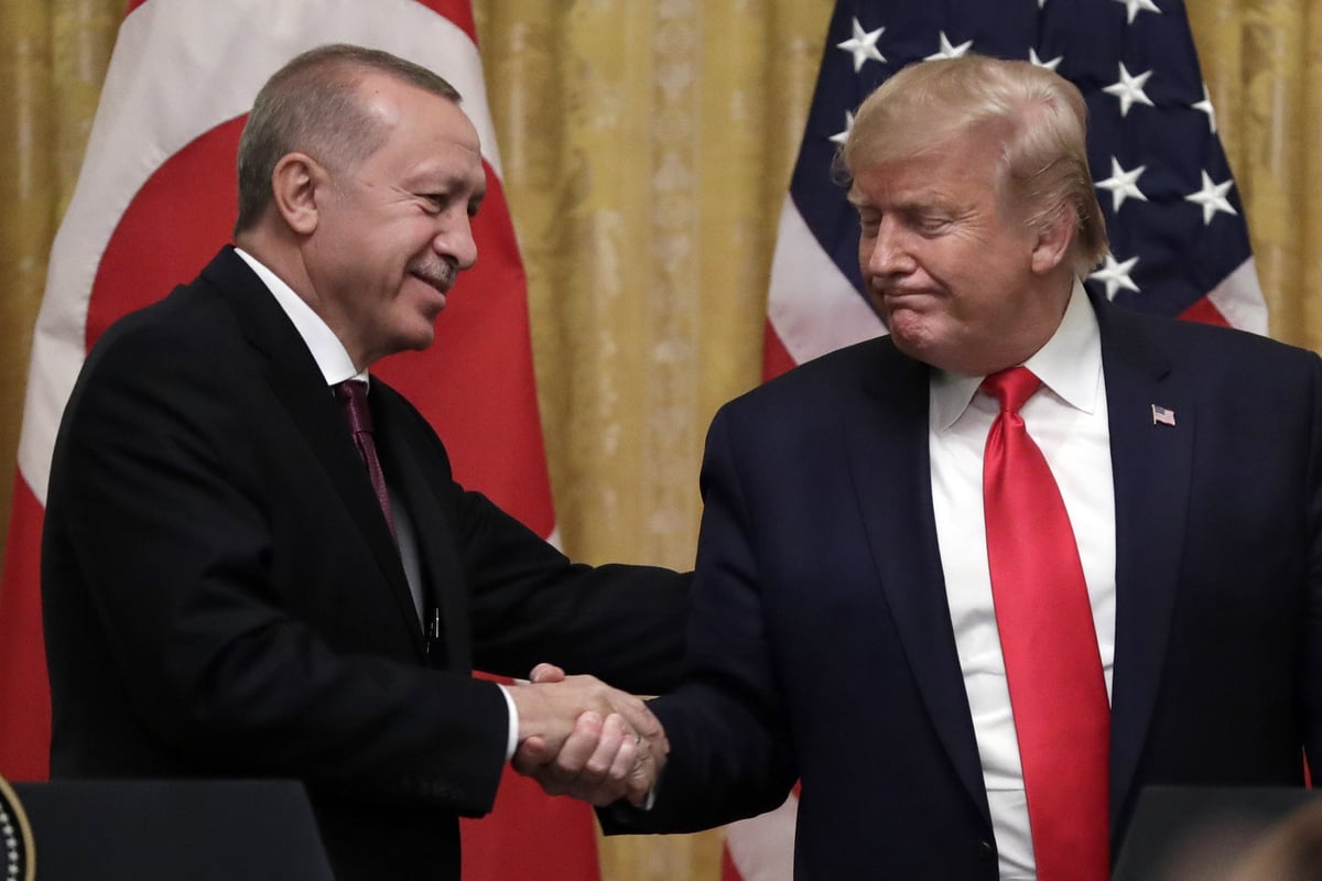 Ερντογάν-Τραμπ, το «φλερτ» ξανάρχισε: Τηλεφωνική συνομιλία και εγκωμιαστικά σχόλια από τον Τούρκο πρόεδρο