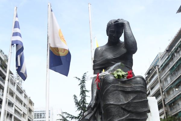 Θεσσαλονίκη: Ρίγος με την τελετή στη μνήμη των 353.000 θυμάτων της Γενοκτονίας των Ποντίων (Εικόνες)