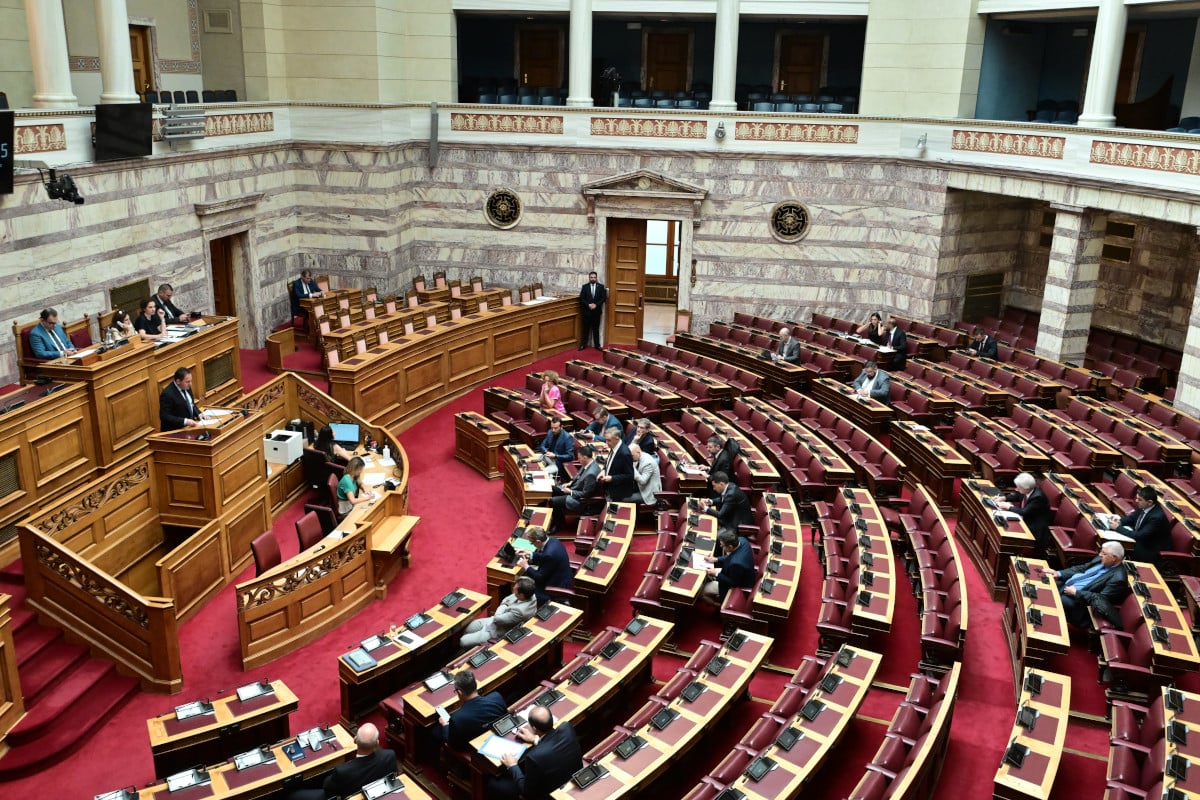 Βουλή: Ψηφίστηκε το νομοσχέδιο για τη συγχώνευση Attica Bank - Παγκρήτιας