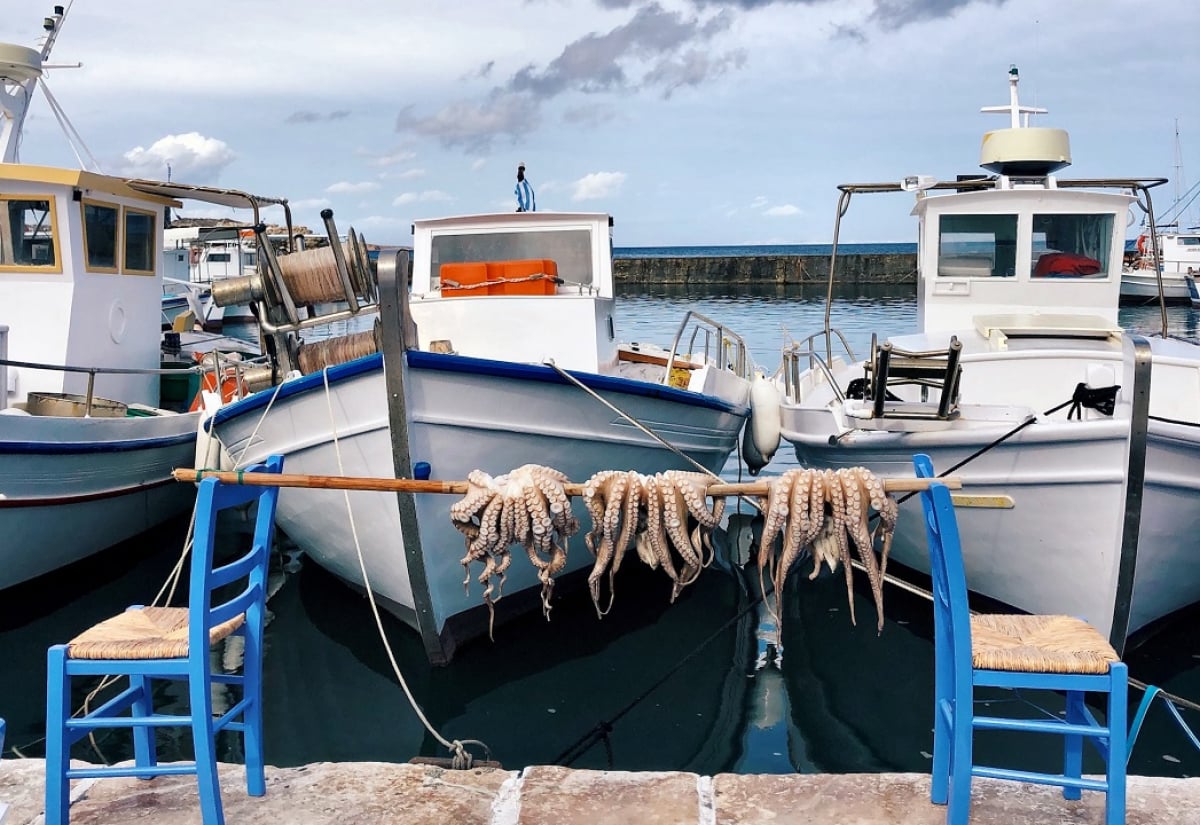 Τι θα φάμε στις Κυκλάδες; 12+1 πιάτα που θα μας κάνουν να παραμιλάμε