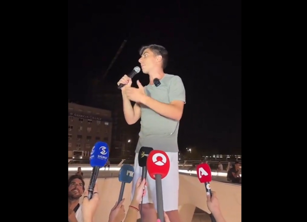 Ποιος είναι ο Φειδίας Παναγιώτου: Το viral βίντεο με τον «τσαμπουκά» στη Μύκονο και το tik tok με το Ευρωκοινοβούλιο