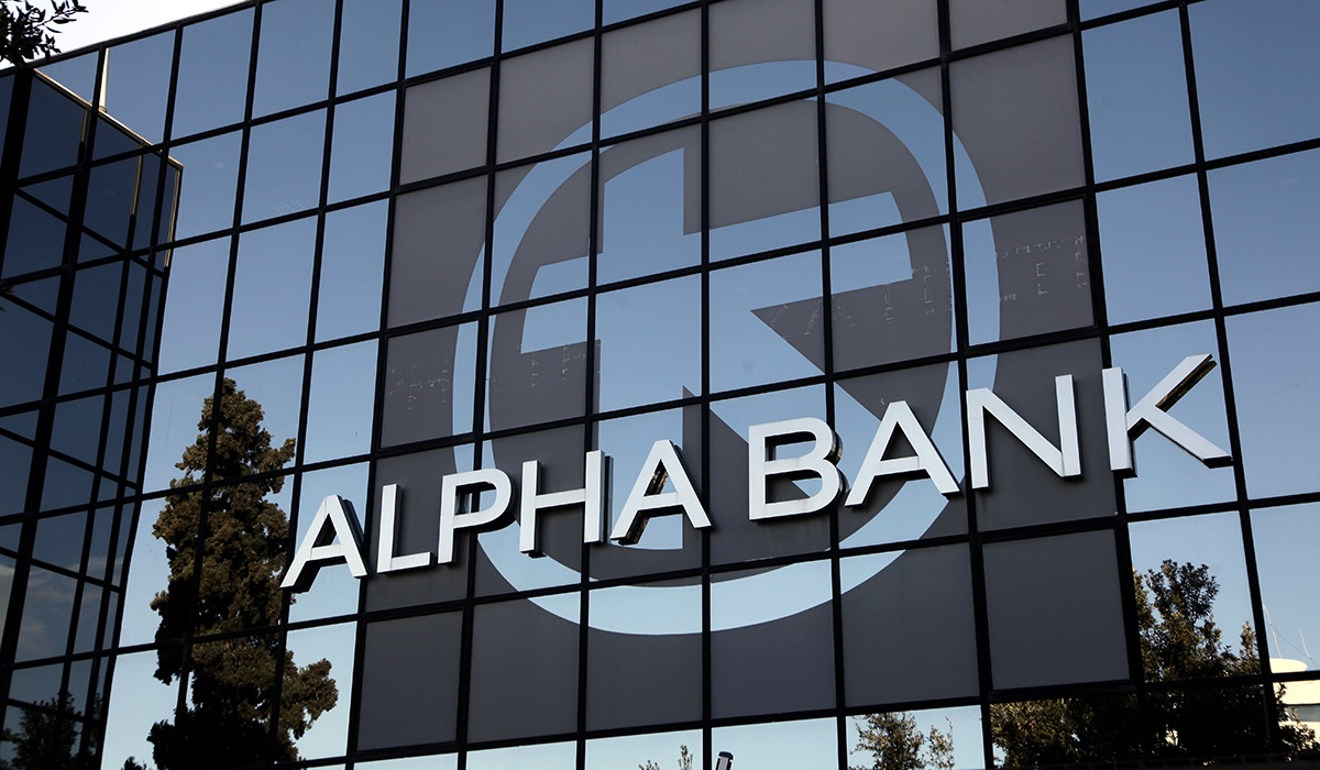 Alpha Bank: Πόσο μειώνονται οι προμήθειες - Για ποιες συναλλαγές καταργούνται