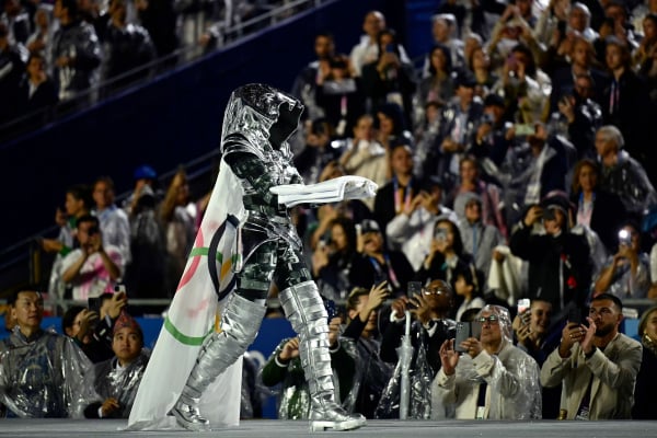 Ολυμπιακοί Αγώνες 2024: Η έπαρση της σημαίας στο Παρίσι (Βίντεο)