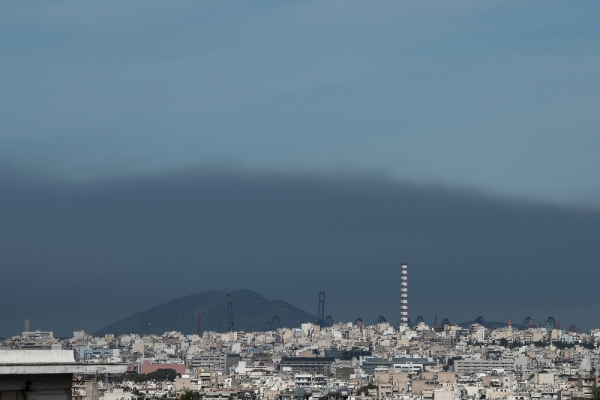 Φωτιά στον Σχίνο: Εκκενώνονται οικισμοί από Αλεποχώρι μέχρι Μέγαρα - Ισχυροί άνεμοι στην περιοχή