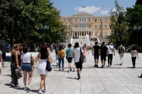 Το έλλειμμα του ΕΦΚΑ προκαλεί τριβές στην κυβέρνηση - Στον «αέρα» οι διορθώσεις της Εισφοράς Αλληλεγγύης