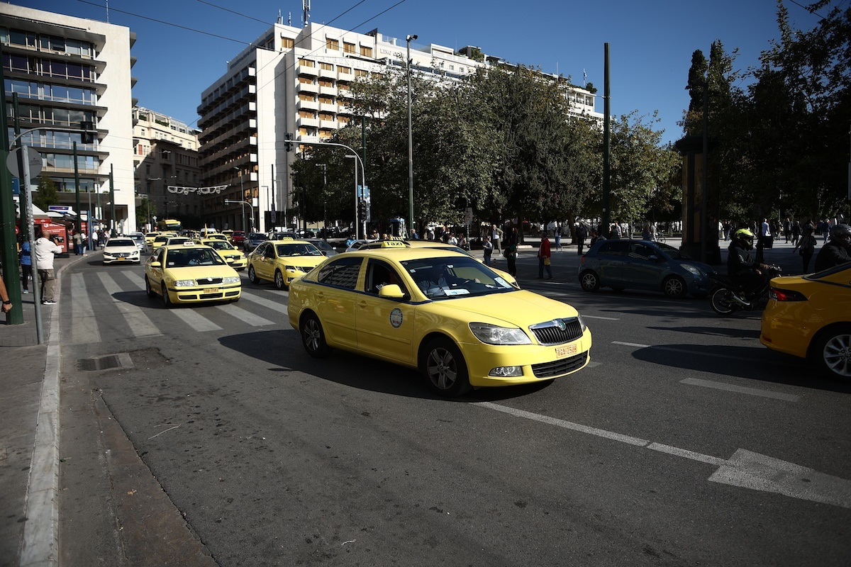 Ταξί: Λήγει το τελεσίγραφο για τις αυτοκόλλητες ταμπέλες POS - Έρχονται πρόστιμα