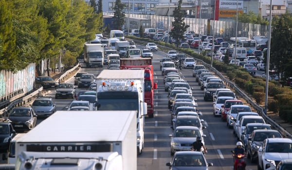 Καραμπόλα 10 οχημάτων στην εθνική οδό Αθηνών Κορίνθου - Καθυστερήσεις προς Αθήνα