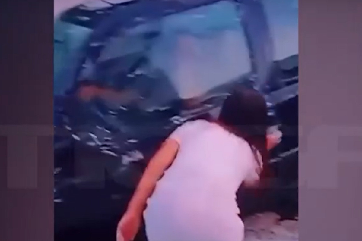 Ηλεία: Η στιγμή που ο 37χρονος πλησιάζει την άτυχη Βασιλική και την πείθει να μπει στο αυτοκίνητό του (Βίντεο)