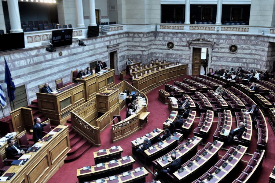 Βουλή: Ψηφίστηκε το νομοσχέδιο που περιλαμβάνει και τη διάταξη για την επίταξη των ιδιωτών γιατρών