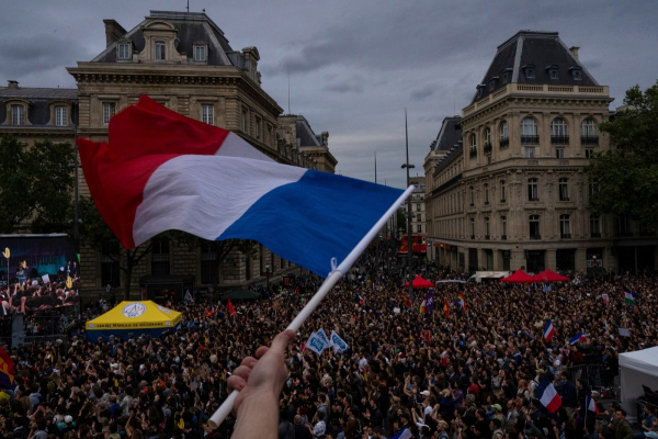 Η Γαλλία ξαναψηφίζει: Μακριά από τον στόχο της «αυτοδυναμίας» η Λεπέν - Οι προβλέψεις των γκάλοπ