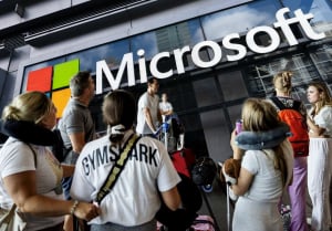 LIVE: Χάος από το μπλακ άουτ της Microsoft - «Το μεγαλύτερο φιάσκο στην ιστορία»