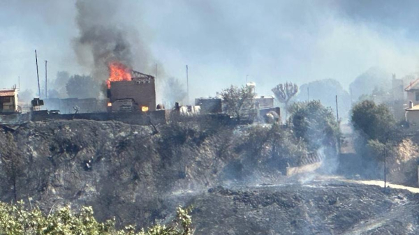 Κύπρος: Ανεξέλεγκτη η φωτιά στην Πάφο - Εκκενώνονται οικισμοί, στέλνει βοήθεια και η Ελλάδα (βίντεο)