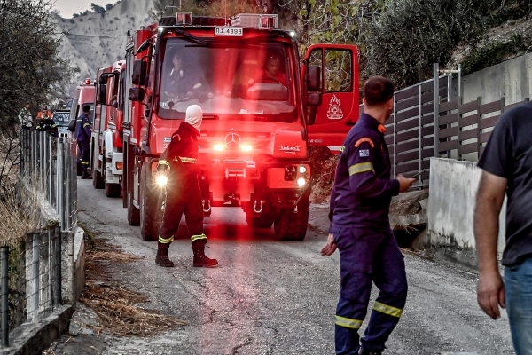 Φωτιά στο Ξυλόκαστρο: Η τραγική ιστορία των δύο θυμάτων - Nέο 112 για εκκένωση του χωριού Πύργος (Βίντεο)