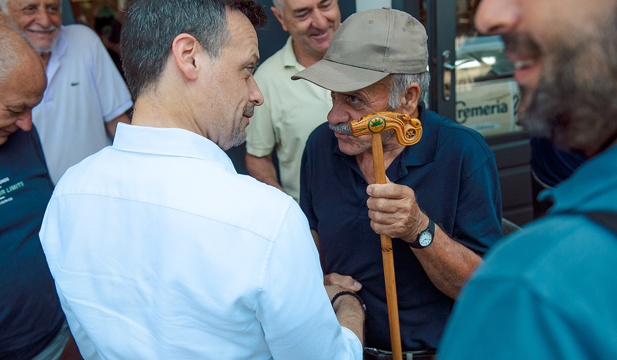 Υποδοχή Δούκα με… μαγκούρα του ΠΑΣΟΚ