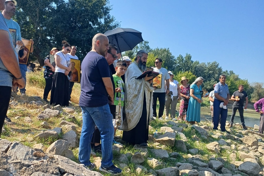 Στις Σέρρες έκαναν λιτανεία για να… βρέξει - «Μόνη ελπίδα ο θεός»