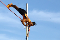 Απίθανος Καραλής: «Πέταξε» πάνω από τα 5,92 μέτρα και έκανε νέο πανελλήνιο ρεκόρ (Βίντεο)
