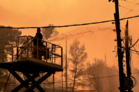 LiveBlog: Οι 24 ώρες της πύρινης κόλασης σε όλη την Ελλάδα - Δείτε βίντεο και φωτογραφίες