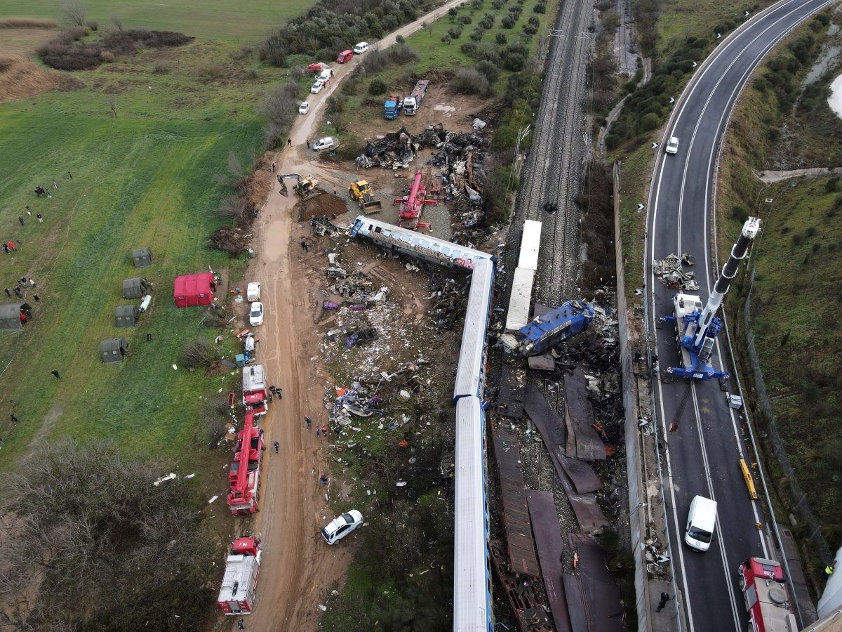 Τέμπη: Οι συγγενείς των θυμάτων ζητούν άρση τηλεφωνικού απορρήτου για Αγοραστό και Τριαντόπουλο