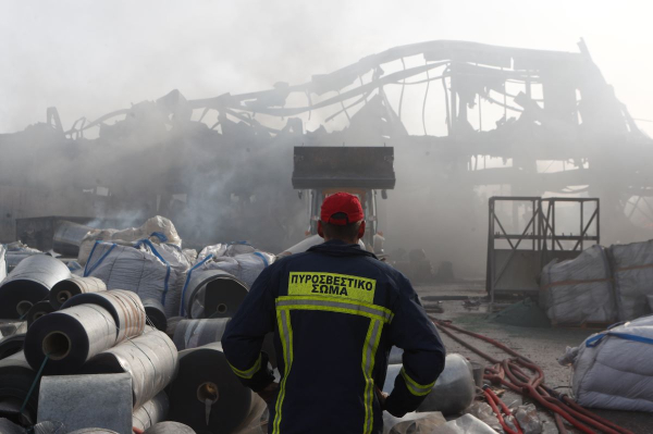 Πώς ξεκίνησε η φωτιά στο εργοστάσιο στην Κηφισιά - Τι ψάχνει η Πυροσβεστική