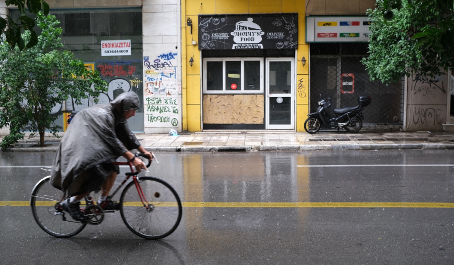 Καιρός: «Ξεφουσκώνει» η «ψυχρή λίμνη» - Πού αναμένονται καταιγίδες και χαλάζι