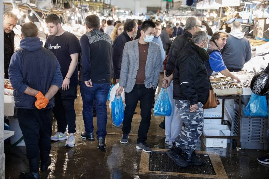 Κορονοϊός στην Ελλάδα: Πρώτη ημέρα εφαρμογής των μέτρων - Άδειοι δρόμοι, ουρές στα σούπερ μάρκετ