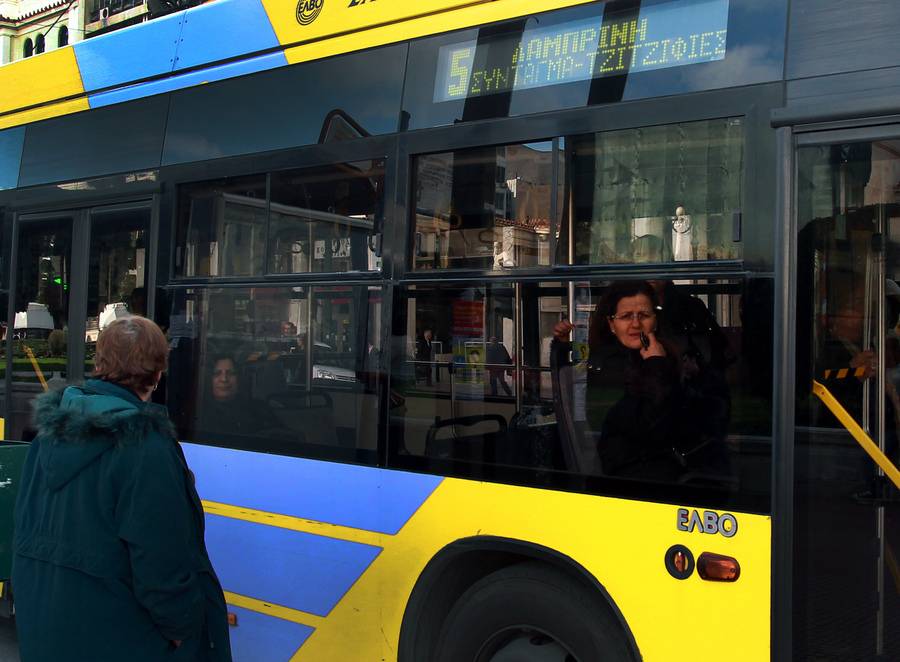 Νέες επιθέσεις σε λεωφορείο και ΗΣΑΠ