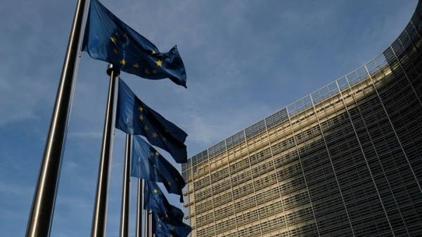Κορονοϊός: Παραιτήθηκε ο επικεφαλής επιστήμονας της ΕΕ - «Έχασε την πίστη του στο σύστημα»