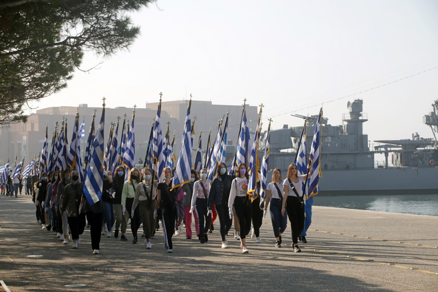 Πώς θα γίνουν οι παρελάσεις της 28ης Οκτωβρίου - Ποιοι θα πρέπει να φορούν μάσκες