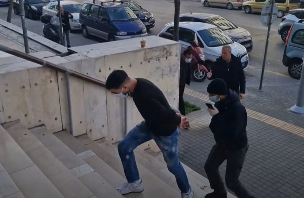 Θεσσαλονίκη: Σε δίκη γνωστός τράπερ και ο φίλος του για τον σοβαρό τραυματισμό 23χρονου φοιτητή