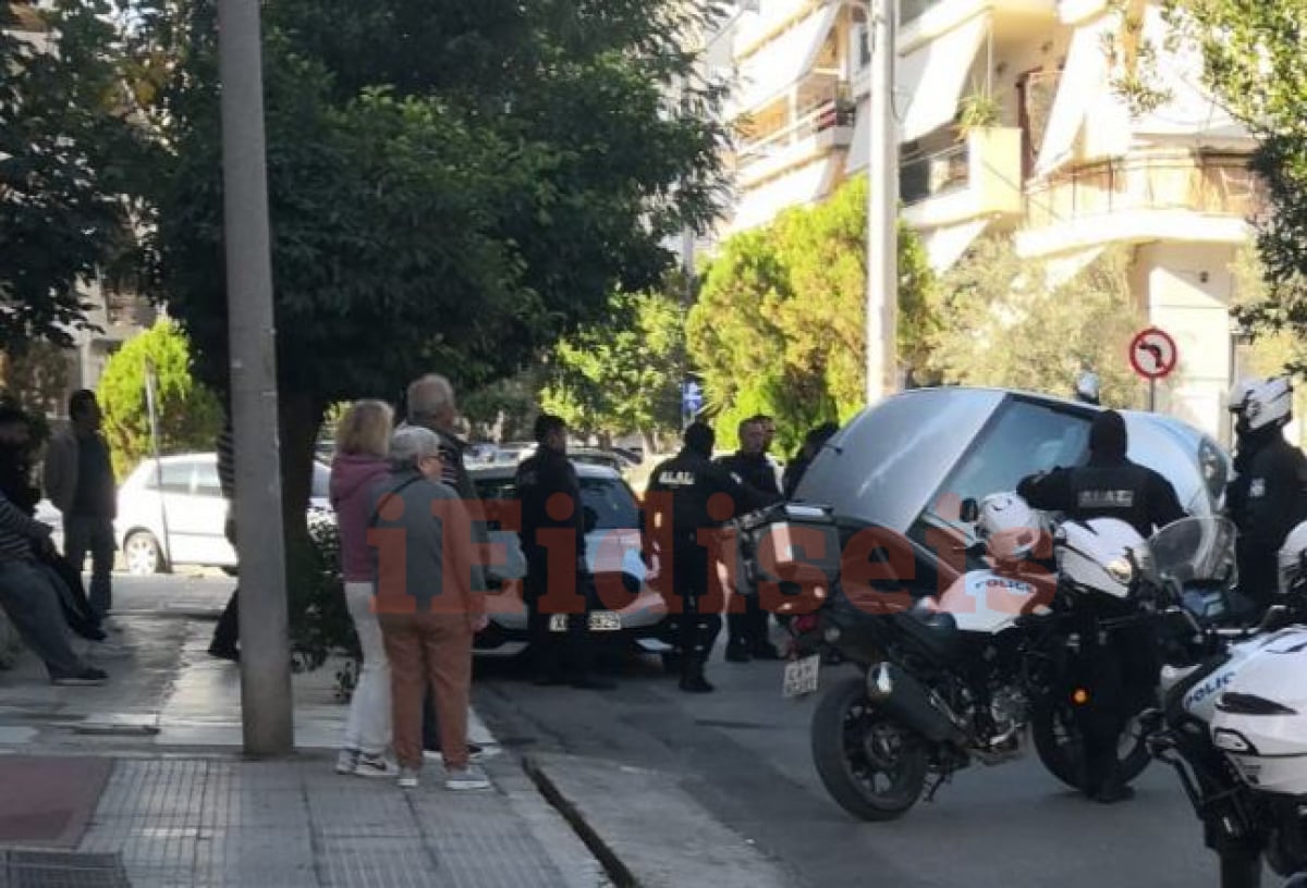 Άγρια καταδίωξη στην Νίκαια: Έπεσε πάνω σε δύο ΙΧ για να ξεφύγει από τους αστυνομικούς