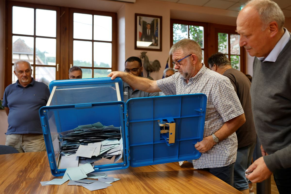 Γαλλία: Στο 65,5% η συμμετοχή-ρεκόρ στις εκλογές, αγωνία για τα αποτελέσματα