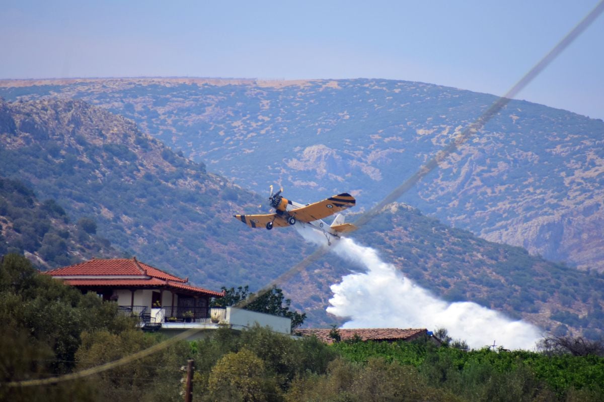 Αναγκαστική προσγείωση πυροσβεστικού αεροσκάφους στη λίμνη Μαραθώνα