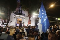 Γενέθλια ΝΔ στη Ρηγίλλης: Εικόνες από το γαλάζιο street party