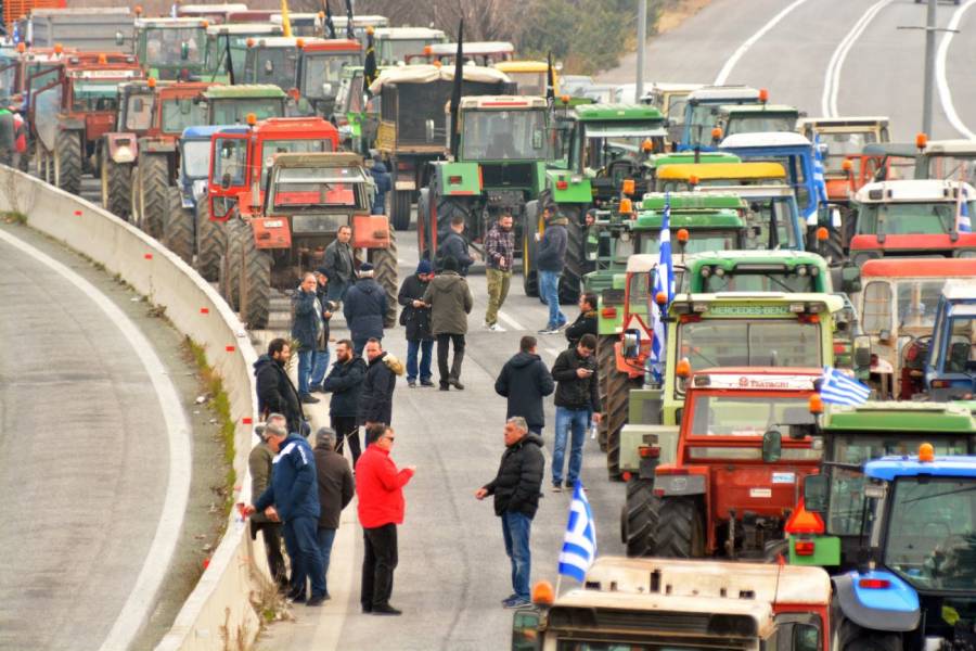 Συνεχίζονται τα μπλόκα των αγροτών στη βόρεια Ελλάδα