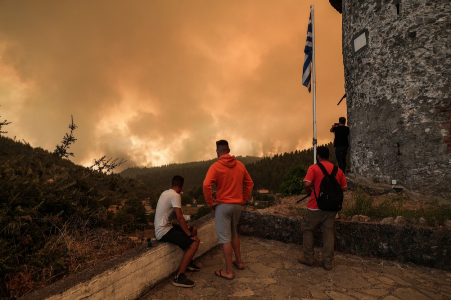 Η Εύβοια στο έλεος του Θεού- Πλήρωναν εισιτήρια για την εκκένωση με ferry boat