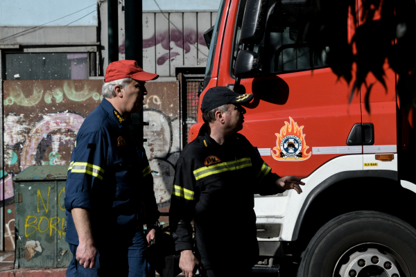 Φωτιά τώρα στην Αγία Βαρβάρα Αττικής